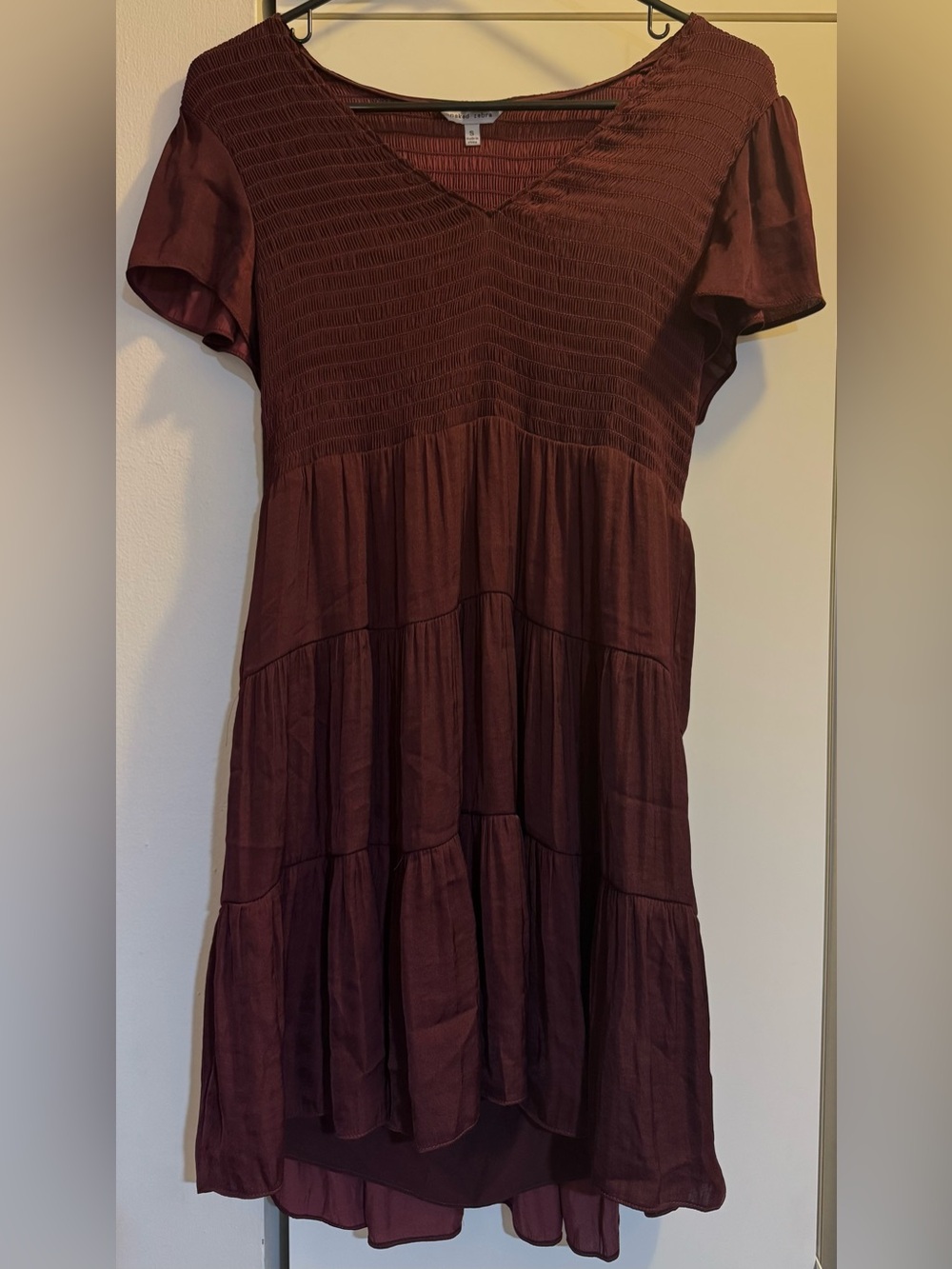 Naked Zebra Short Sleeved
Smocked Tiered Mini Burgundy Dress size small